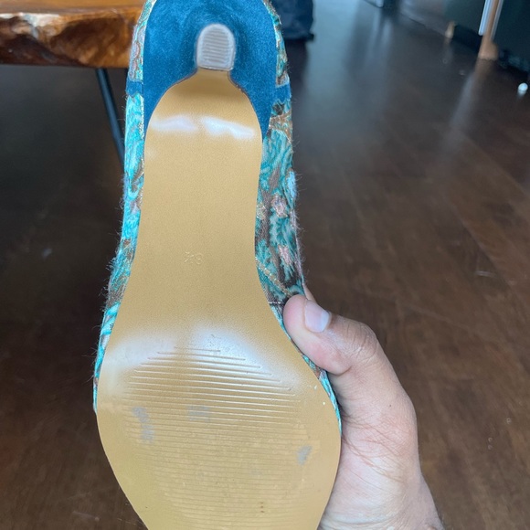 Vintage Heels (S 8 1/2) - Picture 6 of 6